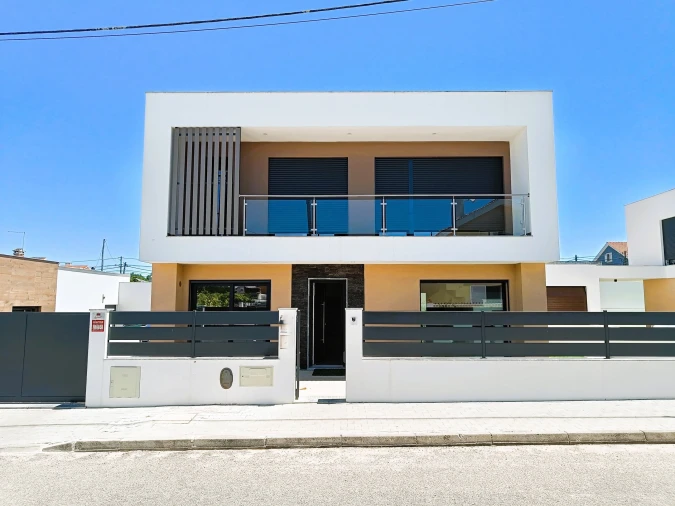 Moradia T4 para Venda em Fernao Ferro Foto 44