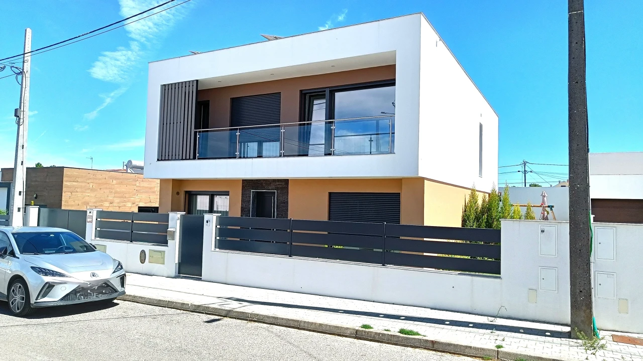 Moradia T4 para Venda em Fernao Ferro Foto 43