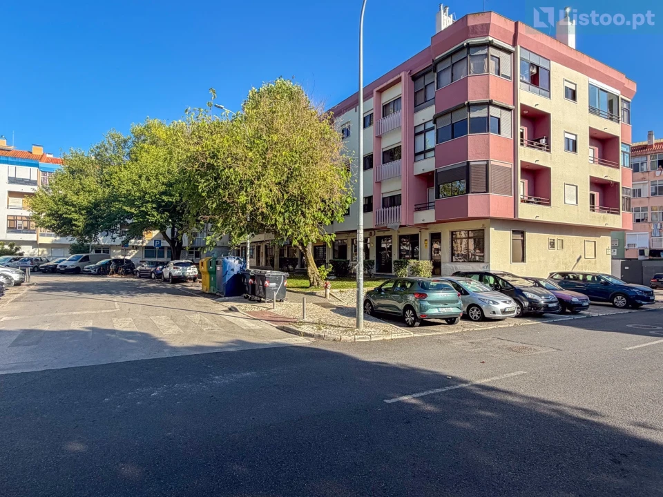 Apartamento T2 para Venda em Venteira Foto 24