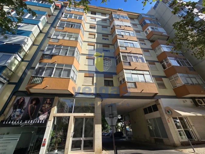 Apartamento T3 para Venda em São Domingos de Benfica Foto 2