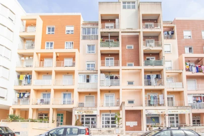 Apartamento T1 para Venda em Agualva e Mira-Sintra