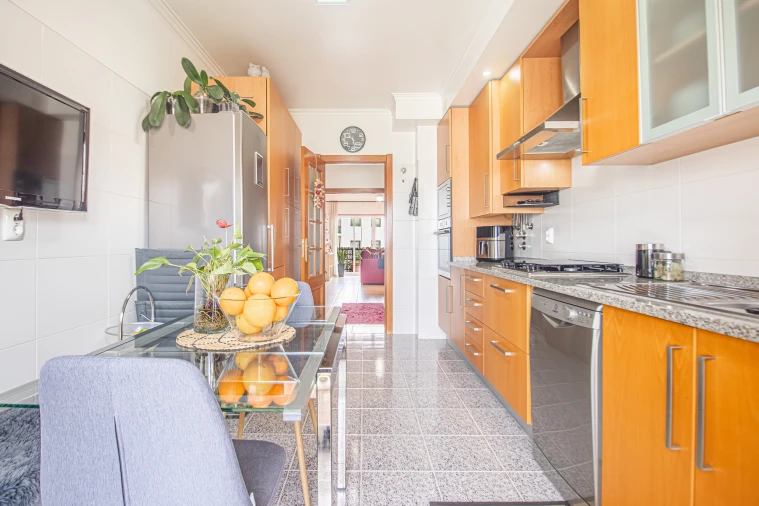 Apartamento T1 para Venda em Agualva e Mira-Sintra Foto 10