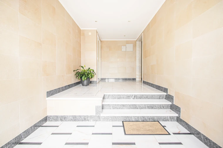 Apartamento T1 para Venda em Agualva e Mira-Sintra Foto 3