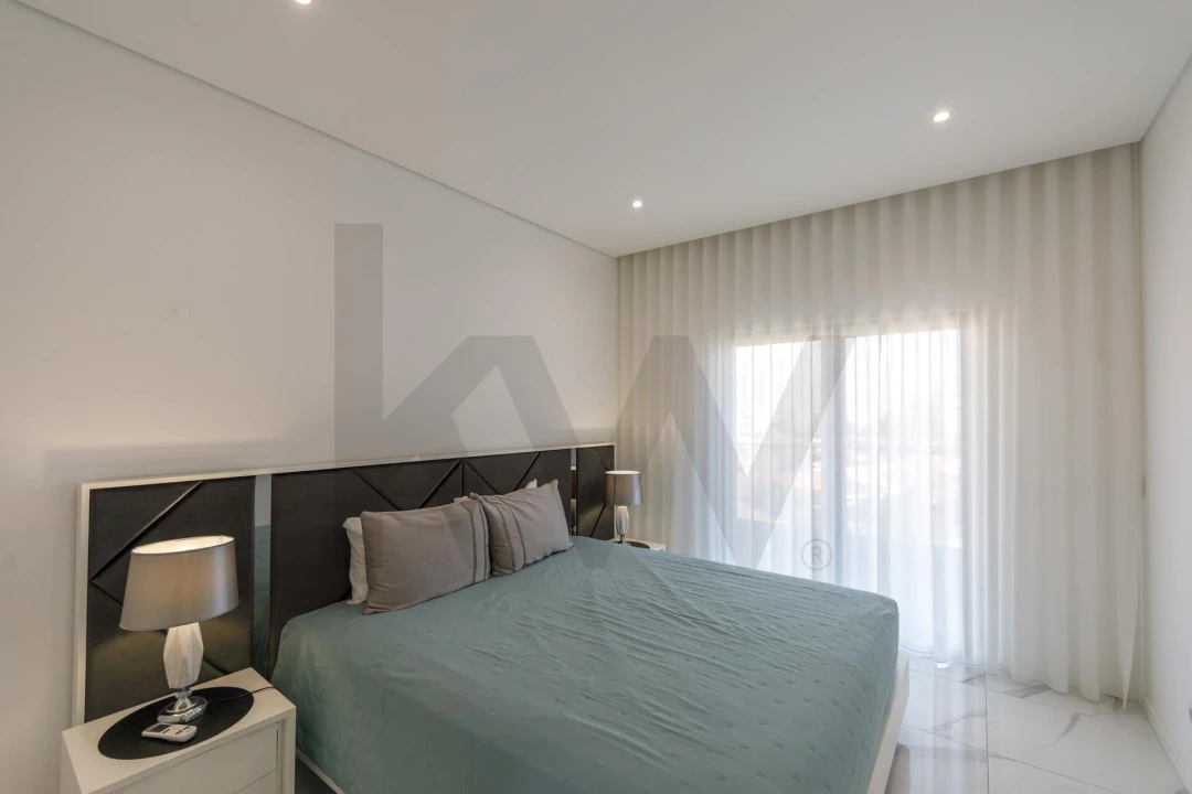 Apartamento T4 para Venda em Portimão Foto 17