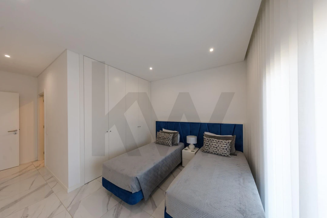 Apartamento T4 para Venda em Portimão Foto 5
