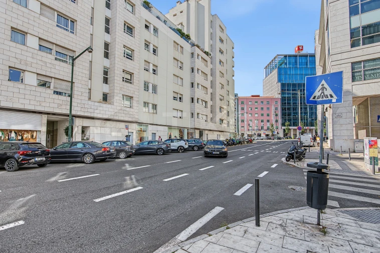 Apartamento T2 para Venda em Arroios Foto 27