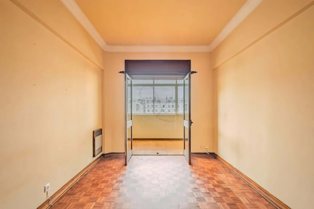 Apartamento T5 para Venda em Avenidas Novas Foto 7
