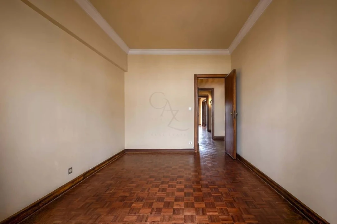 Apartamento T5 para Venda em Avenidas Novas Foto 11