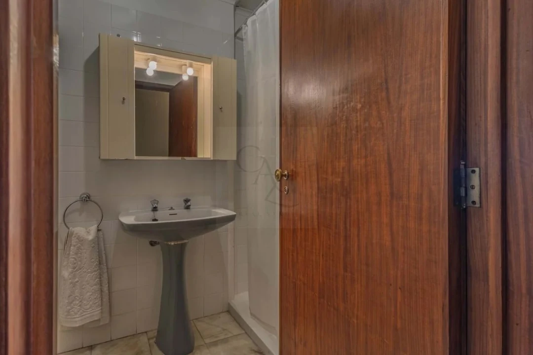 Apartamento T5 para Venda em Avenidas Novas Foto 8