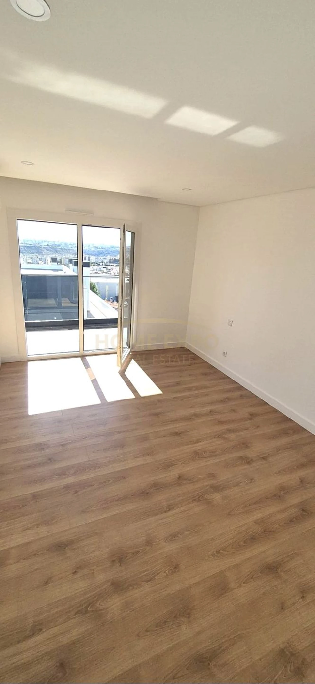 Apartamento T3 para Venda em Santo António dos Cavaleiros e Frielas Foto 7