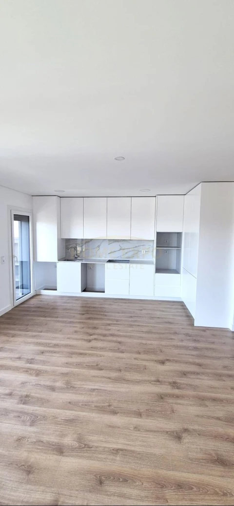 Apartamento T3 para Venda em Santo António dos Cavaleiros e Frielas