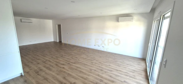 Apartamento T3 para Venda em Santo António dos Cavaleiros e Frielas