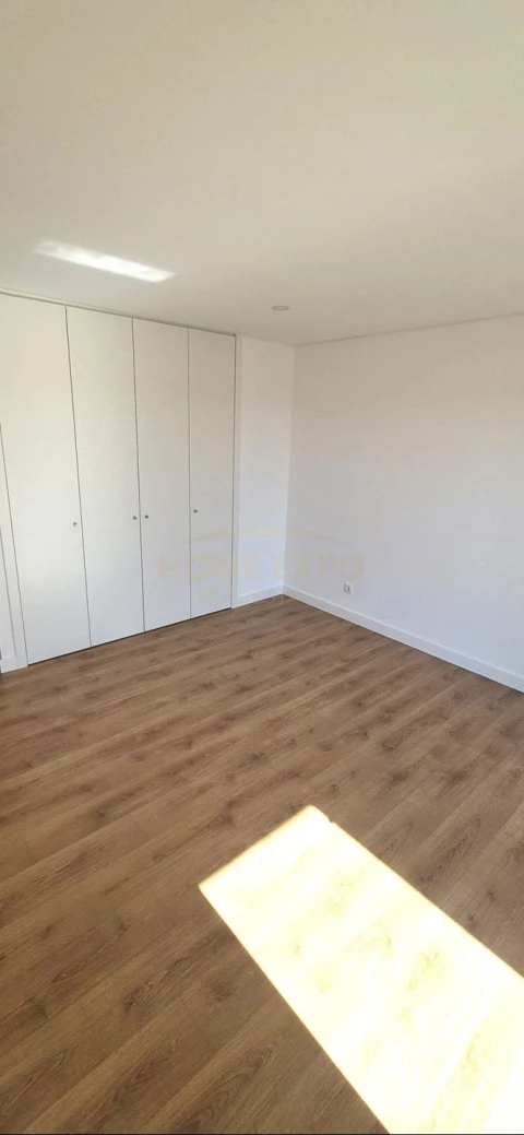 Apartamento T3 para Venda em Santo António dos Cavaleiros e Frielas
