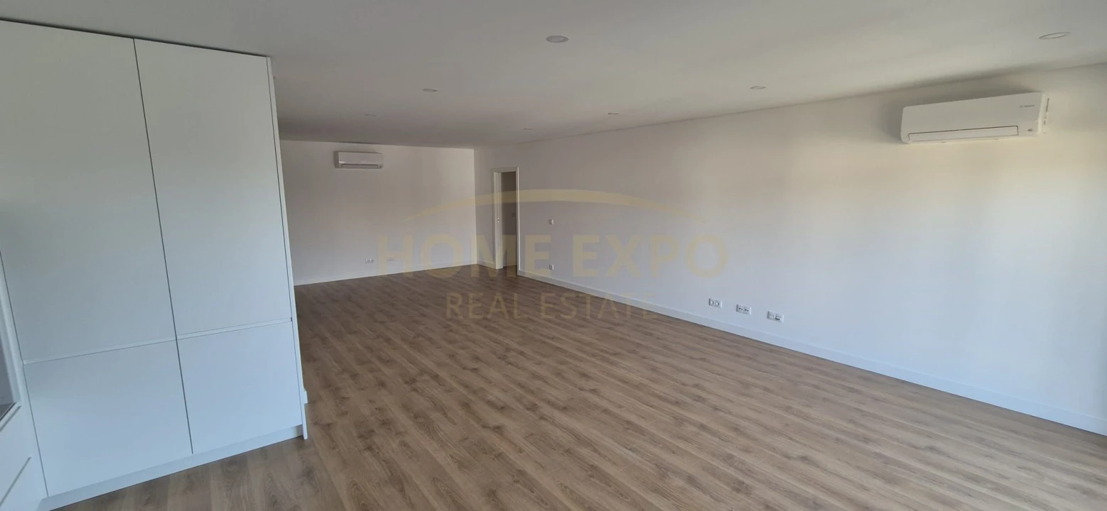 Apartamento T3 para Venda em Santo António dos Cavaleiros e Frielas Foto 3