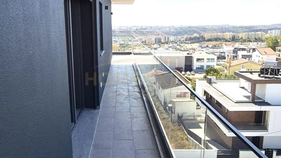 Apartamento T3 para Venda em Santo António dos Cavaleiros e Frielas