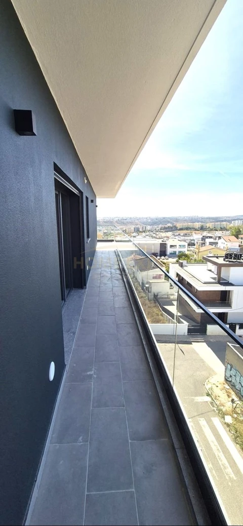 Apartamento T3 para Venda em Santo António dos Cavaleiros e Frielas