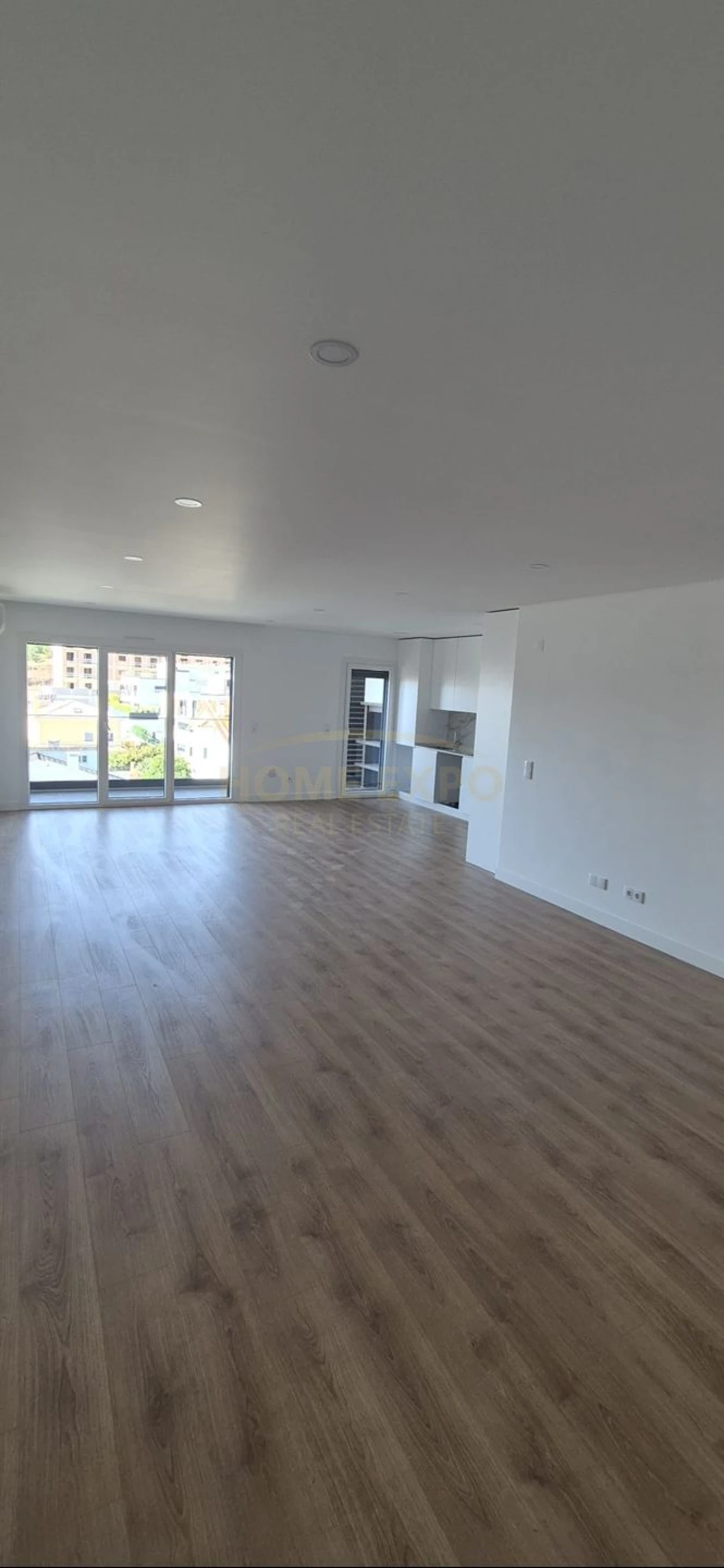 Apartamento T3 para Venda em Santo António dos Cavaleiros e Frielas Foto 1
