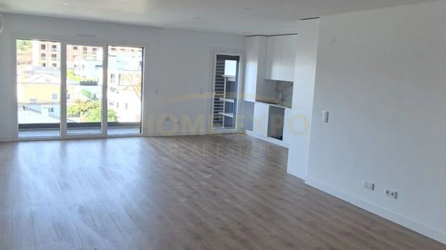 Apartamento T3 para Venda em Santo António dos Cavaleiros e Frielas
