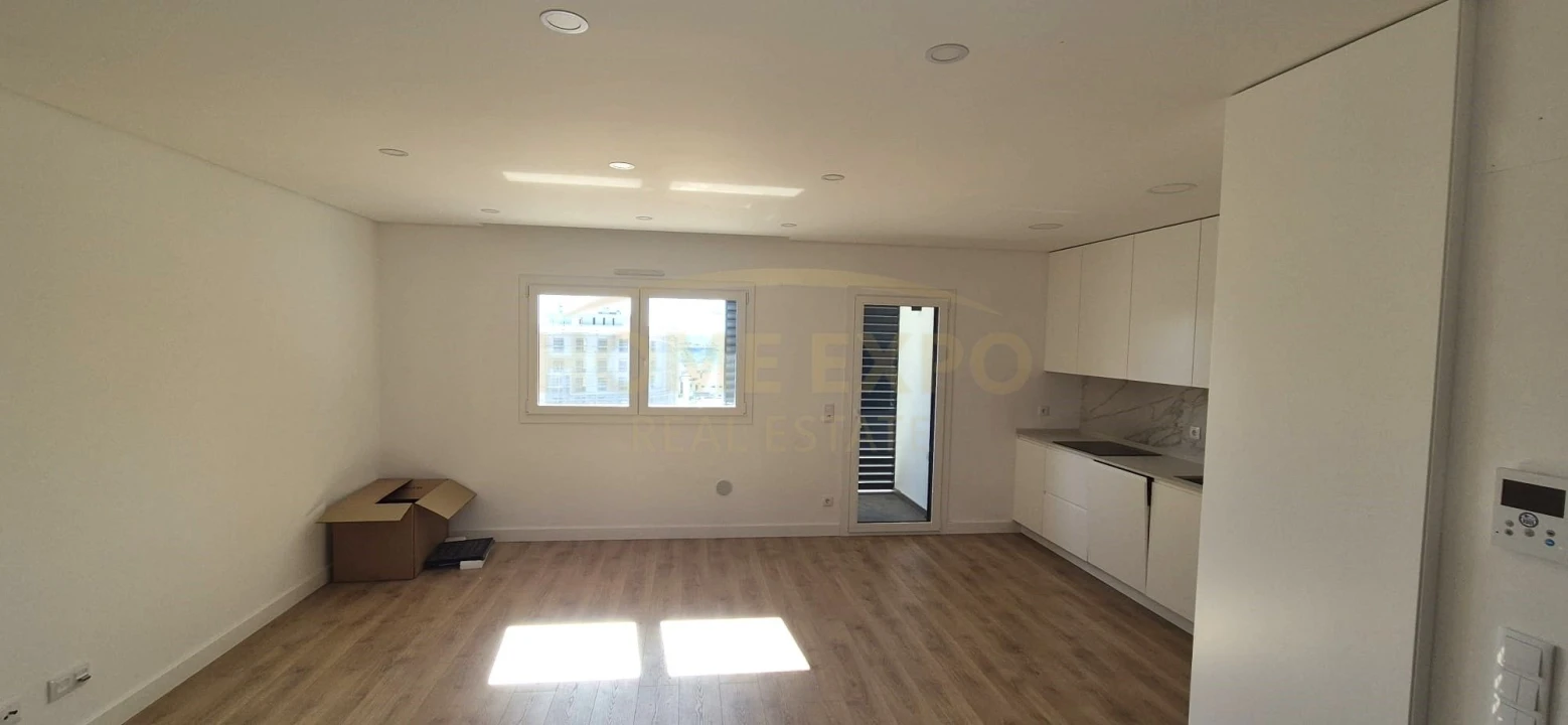 Apartamento T3 para Venda em Santo António dos Cavaleiros e Frielas Foto 2
