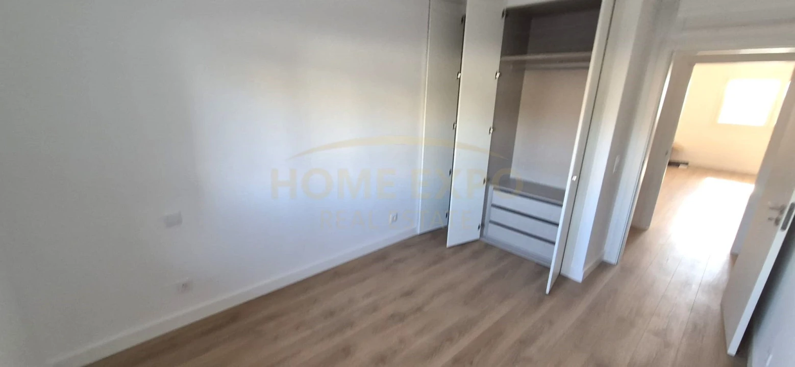 Apartamento T3 para Venda em Santo António dos Cavaleiros e Frielas Foto 7