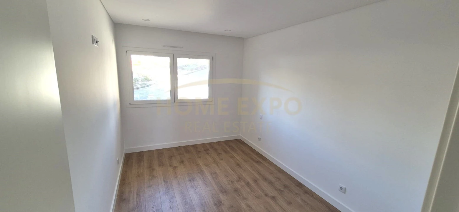 Apartamento T3 para Venda em Santo António dos Cavaleiros e Frielas Foto 4