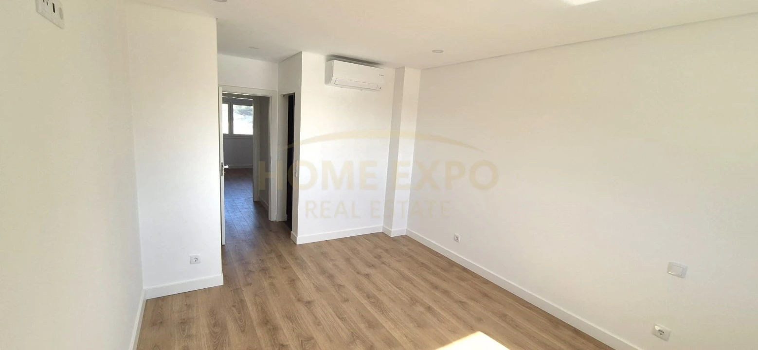 Apartamento T3 para Venda em Santo António dos Cavaleiros e Frielas Foto 1