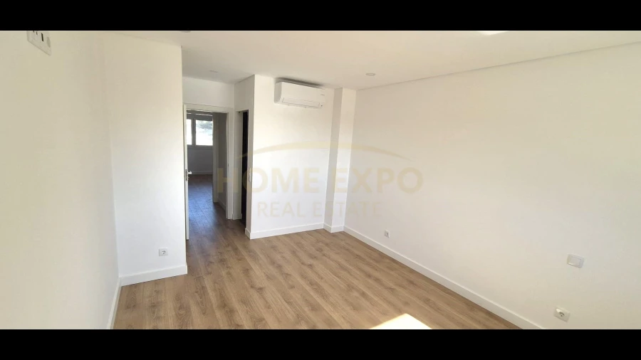 Apartamento T3 para Venda em Santo António dos Cavaleiros e Frielas