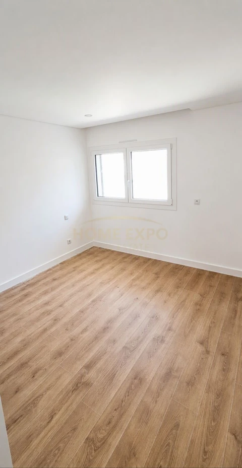 Apartamento T3 para Venda em Santo António dos Cavaleiros e Frielas