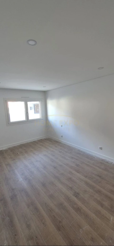 Apartamento T3 para Venda em Santo António dos Cavaleiros e Frielas