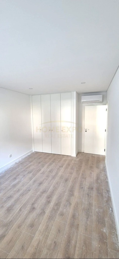 Apartamento T3 para Venda em Santo António dos Cavaleiros e Frielas