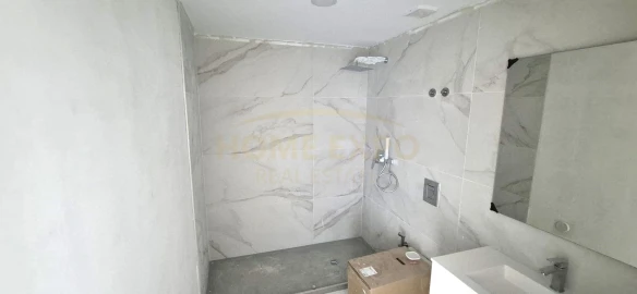 Apartamento T3 para Venda em Santo António dos Cavaleiros e Frielas