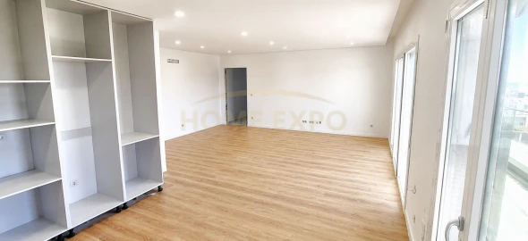Apartamento T3 para Venda em Santo António dos Cavaleiros e Frielas
