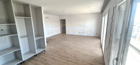 Apartamento T3 para Venda em Santo António dos Cavaleiros e Frielas