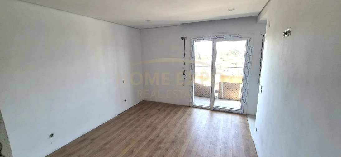 Apartamento T3 para Venda em Santo António dos Cavaleiros e Frielas Foto 5
