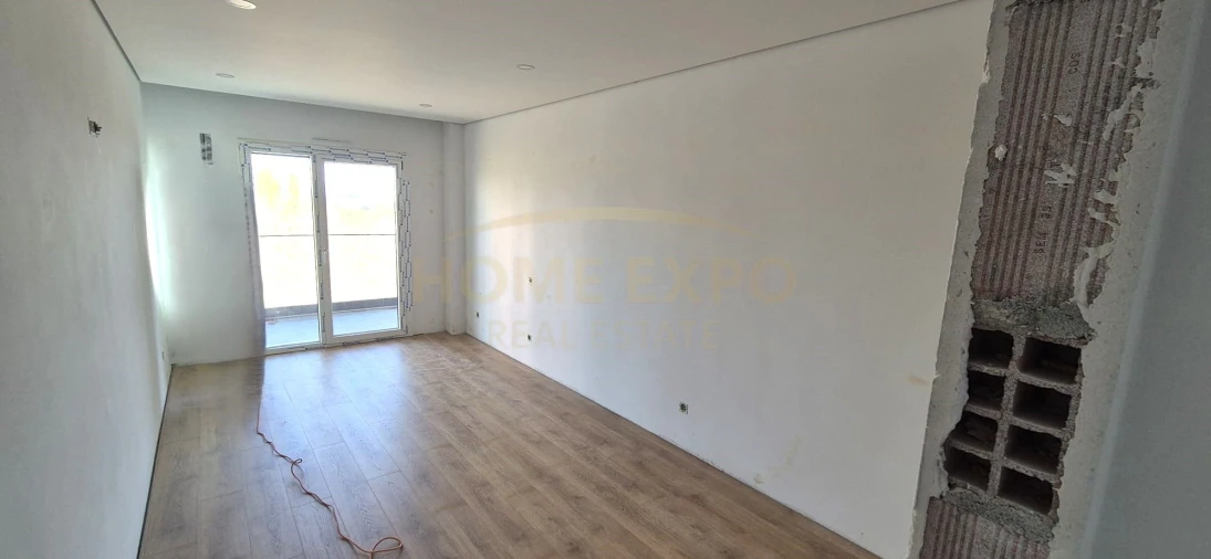 Apartamento T3 para Venda em Santo António dos Cavaleiros e Frielas Foto 3