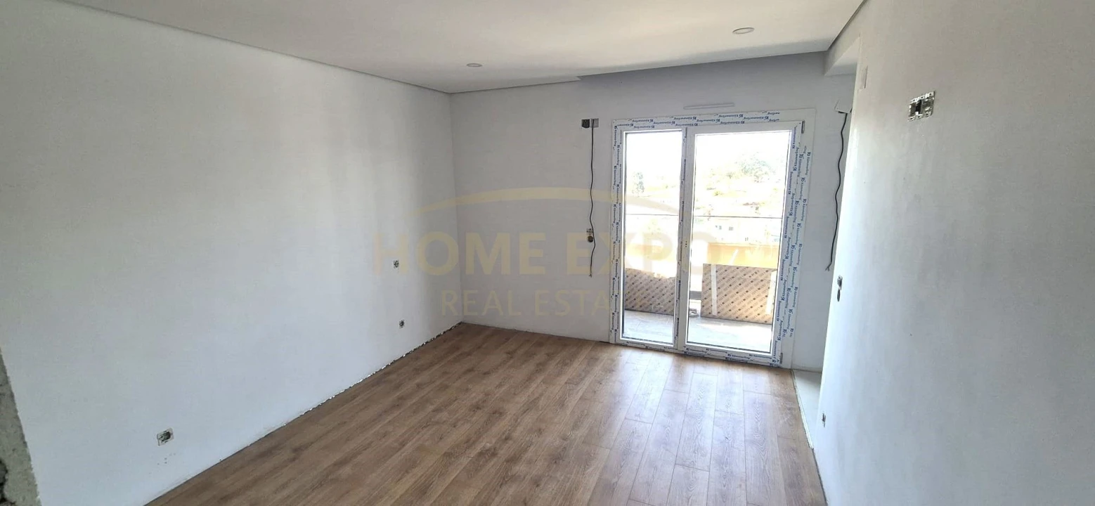 Apartamento T3 para Venda em Santo António dos Cavaleiros e Frielas Foto 5