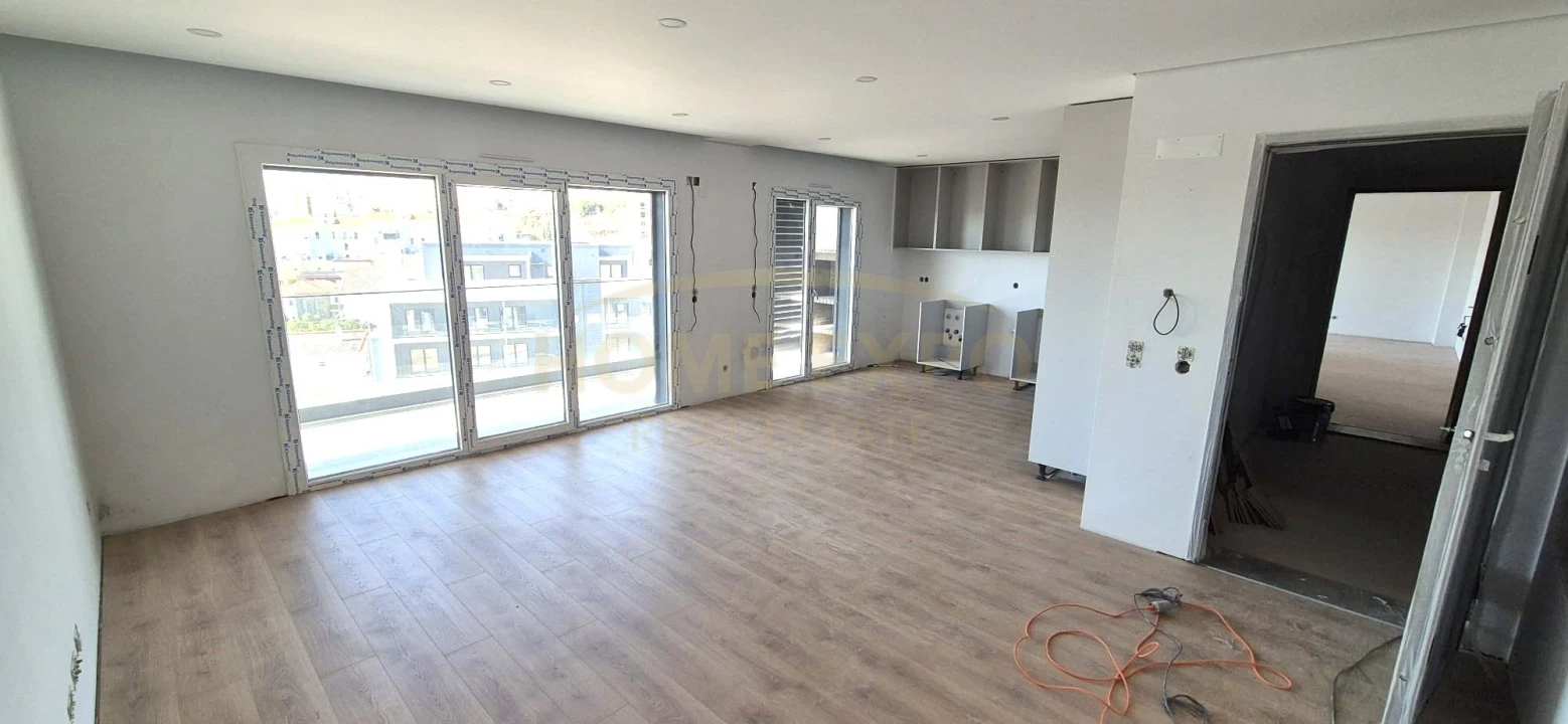 Apartamento T3 para Venda em Santo António dos Cavaleiros e Frielas Foto 2