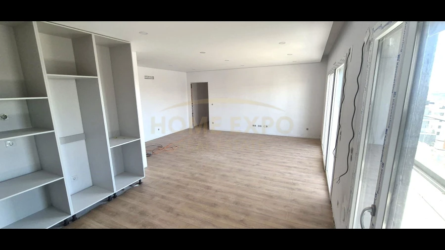 Apartamento T3 para Venda em Santo António dos Cavaleiros e Frielas