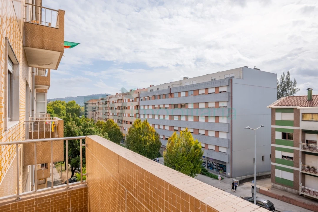 Apartamento T2 para Venda em Oliveira, São Paio e São Sebastião Foto 1