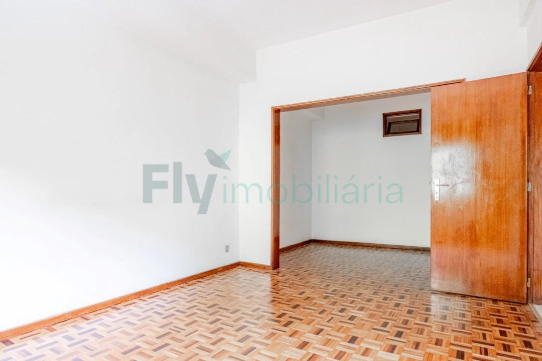 Apartamento T2 para Venda em Oliveira, São Paio e São Sebastião Foto 2
