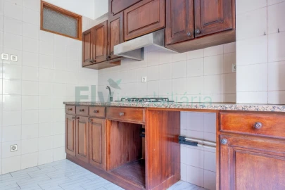 Apartamento T2 para Venda em Oliveira, São Paio e São Sebastião