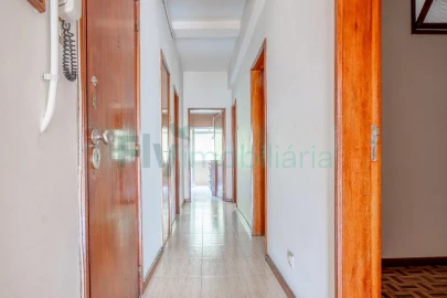 Apartamento T2 para Venda em Oliveira, São Paio e São Sebastião