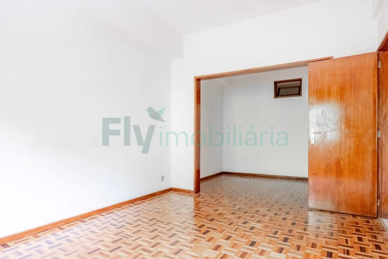 Apartamento T2 para Venda em Oliveira, São Paio e São Sebastião Foto 2
