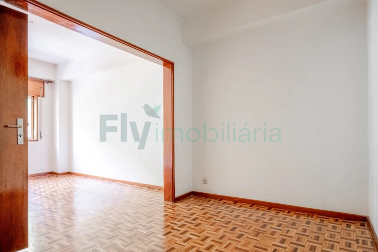 Apartamento T2 para Venda em Oliveira, São Paio e São Sebastião Foto 3
