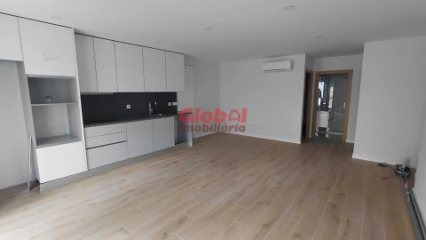 Apartamento T1 para Venda em Cavernães