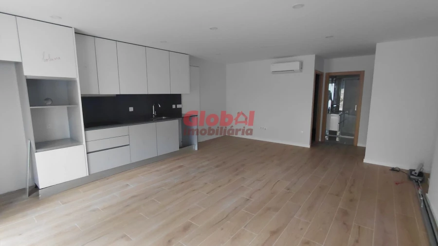 Apartamento T1 para Venda em Cavernães