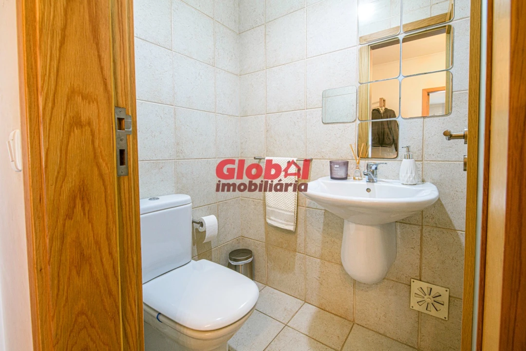 Apartamento T2 para Venda em Viseu Foto 6