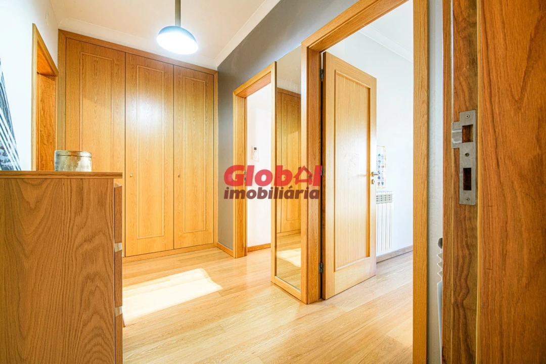 Apartamento T2 para Venda em Viseu Foto 7