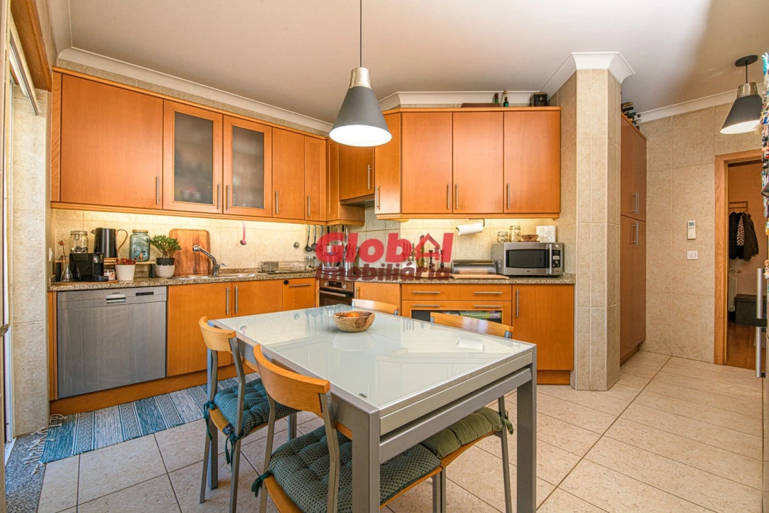 Apartamento T2 para Venda em Viseu Foto 4