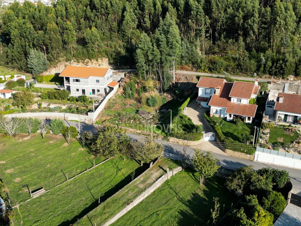 Terreno para Venda em Santa Maria de Sardoura Foto 2